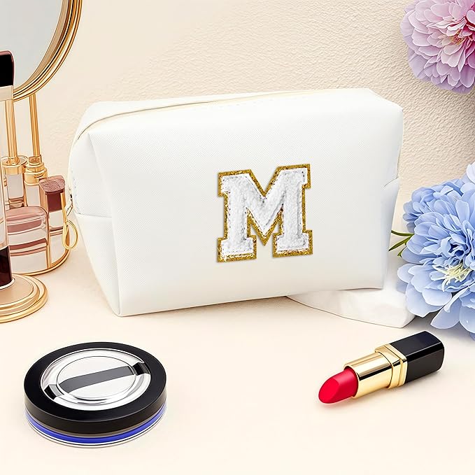 URSKYTOUS Gifts for Girls Initial Makeup Bag Personalized Cosmetic Bag with Zipper Cute Travel Toiletry Bags Waterproof PU Preppy Makeup Pouch Birthday Gift for Teen Girls Women(White M)