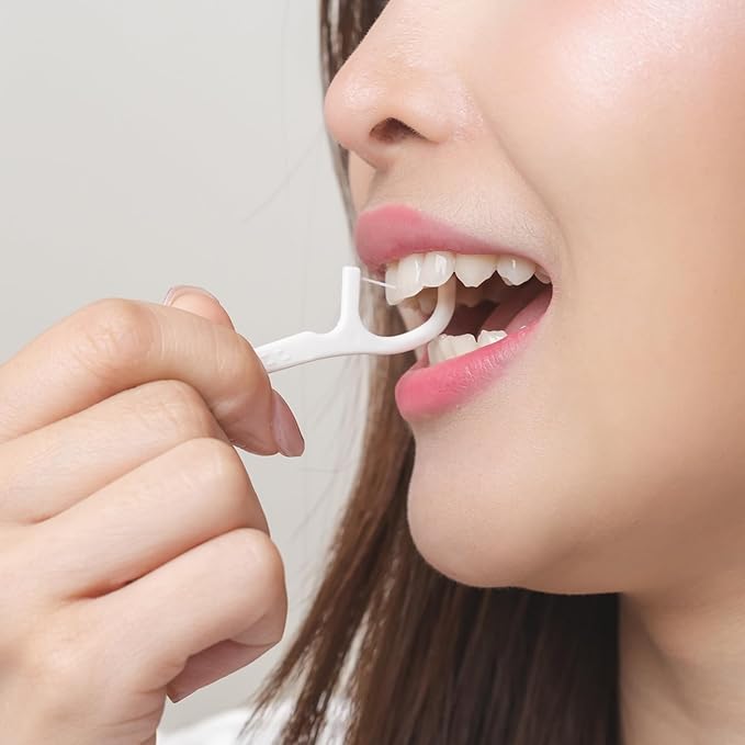 Adult Floss Stick, Floss Picks, 100 pcs per Bag, Comes with a Carrying case for 10 flossing Sticks, The Threads are Made of Special Material for Dental Floss，2 Bags = 200 pcs.
