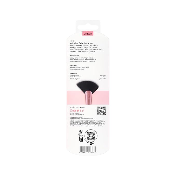 Real Techniques Extra Big Finishing Brush, Large Makeup Brush For Powder Bronzer, Highlight, & Contour, XL Oversized Fan Brush For Quick Application, Cruelty-Free, Synthetic Bristles, 1 Count
