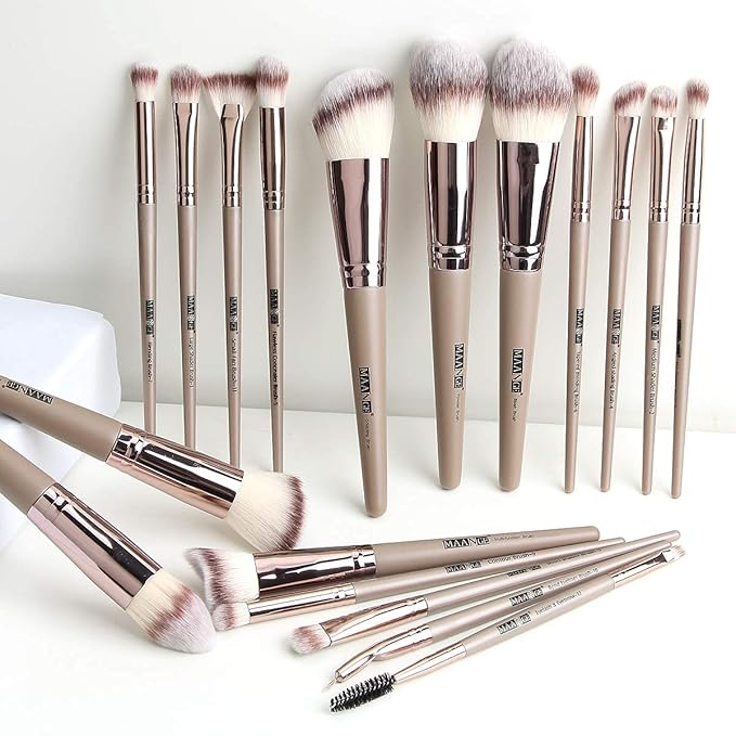 Makeup Brushes, 18 Pcs Professional Premium Synthetic Makeup Brush Set with Case, Foundation Kabuki Eye Travel Make up Brushes sets (Champagne Gold)