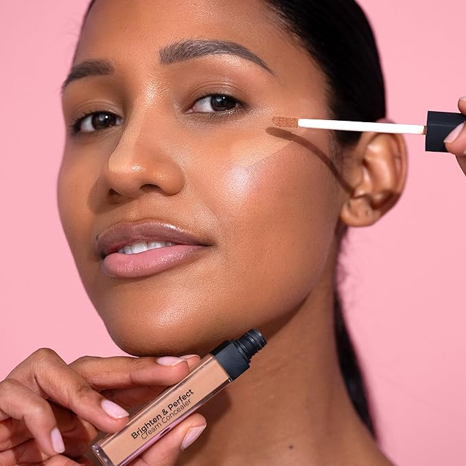 MCoBeauty - Brighten & Perfect Cream Concealer - 2 Light Fair - Hydrating Corrector Medium Coverage Blemish & Under Eye Concealer - With Vitamin E, Hyaluronic Acid & Aloe Vera