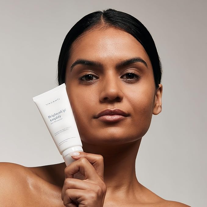 VASANTI Brighten Up New Skin Amplifying Moisturizer - Enriched with Aloe, Vitamin C, and Arbutin from Bearberry Leaves - Hydrates Moisturize Softens Brightens Skin - Full Size (2.03 fl. oz.)