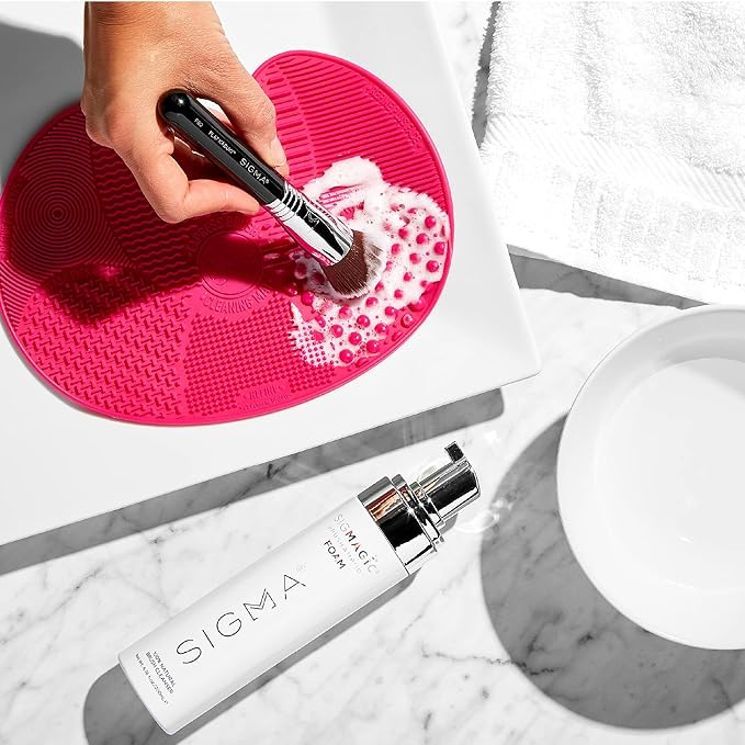 Sigma Beauty Sigmagic Foam Makeup Brush Shampoo – Makeup Brush Cleaner Solution with Professional Grade Formula to Remove Makeup Residue and Build Up on Brushes & Sponges (6.76 FL Oz)