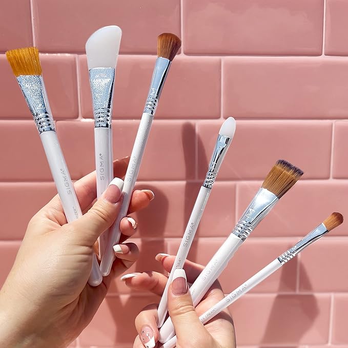 Sigma Beauty S15 Gel Mask Skincare Brush –Skincare Tool for Applying Skincare Products to Face and Skin, Silicone Face Mask Brush Applicator for Gel Mask Products (1 Pc)