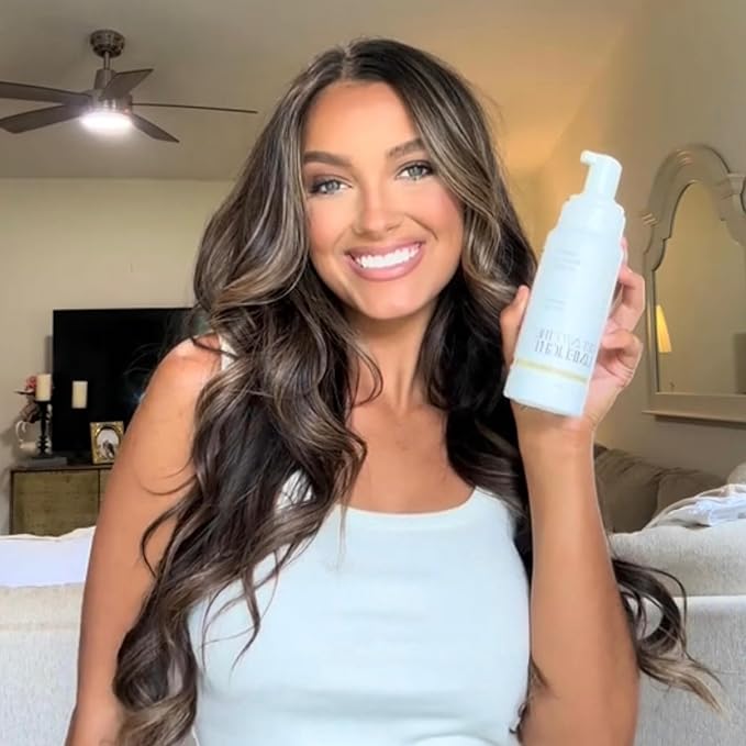 Get Into The Limelight 2 Hour Ultra Dark Starter Pack: 2 Hour Ultra Dark Sunless Tanning Mousse + Applicator Mitts
