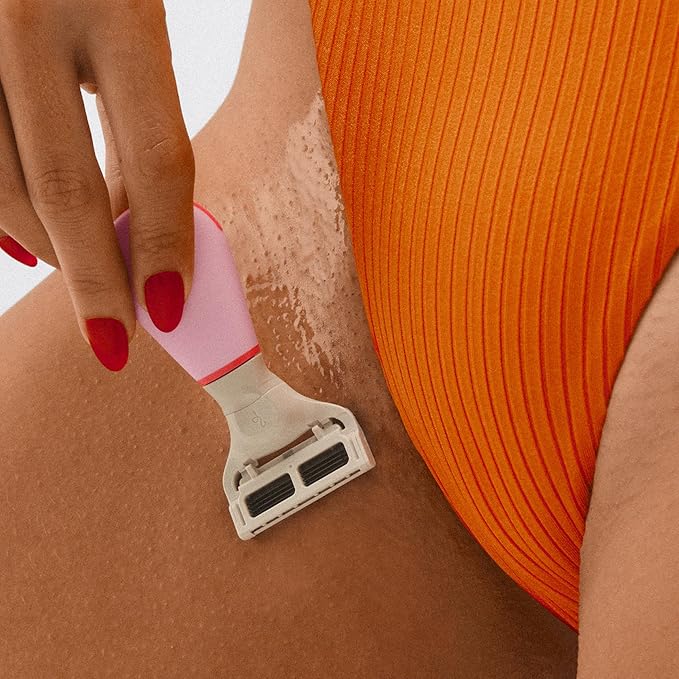 Flamingo Travel Razor Kit for Women – Body & Pubic Razor – Mini Handle, 2 Blade Refills, 2 Travel Size Foaming Shave Gels & Vented Case
