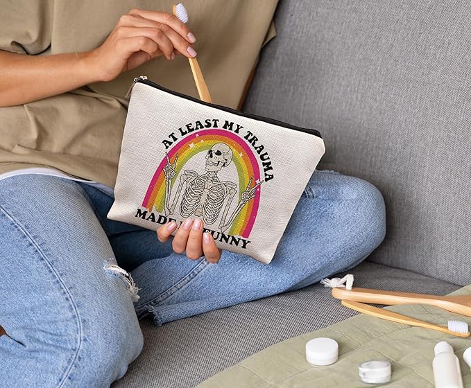 uinwk Funny Mental Health Makeup Bag, Mental Health Gifts, at Least My Trauma Made Me Funny Sarcastic Skeleton Meme Cosmetic Bag, Psychology Gifts, Funny Gifts for Women Adult Humor
